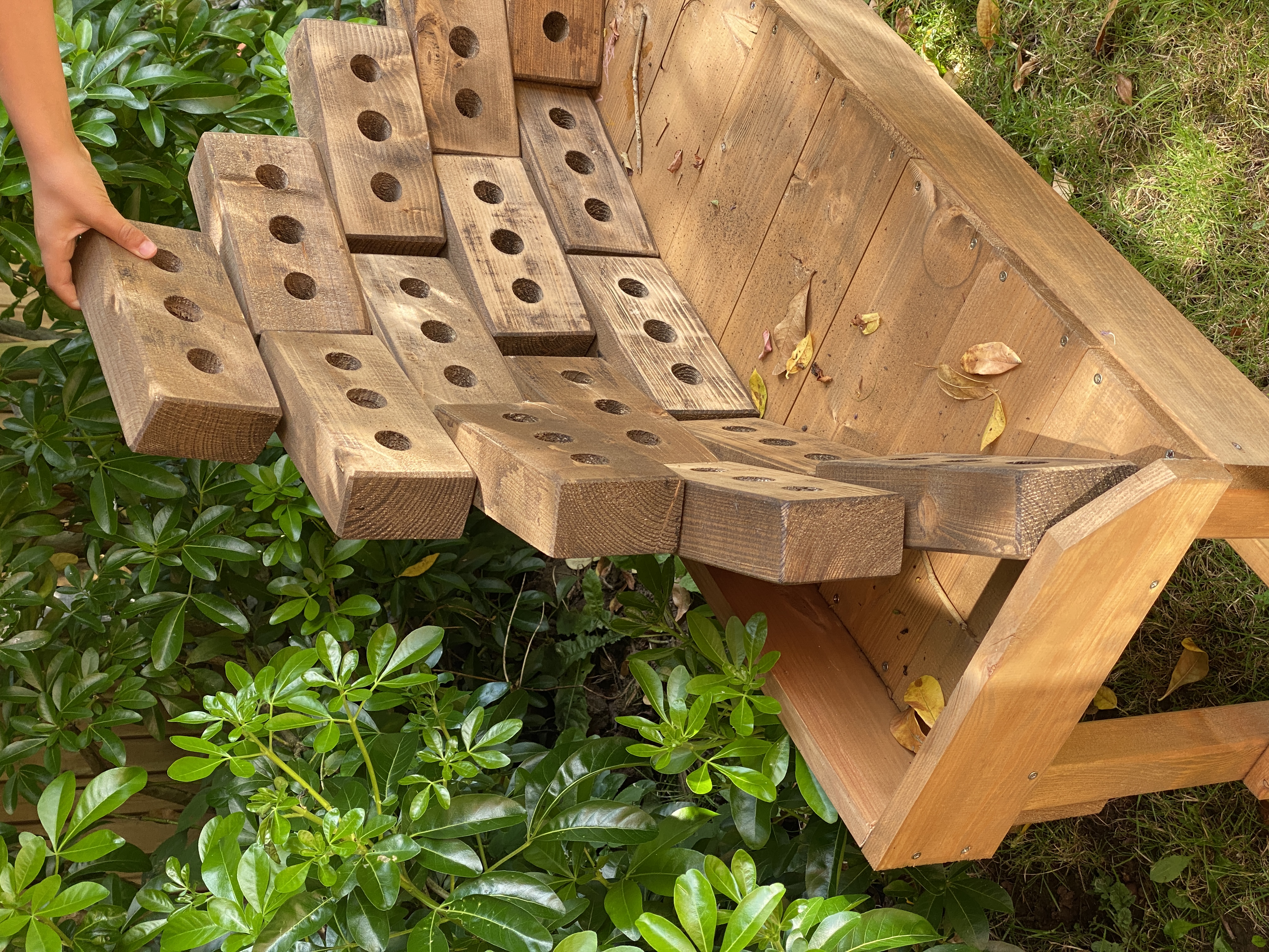 Briques légères en bois résineux.JPG